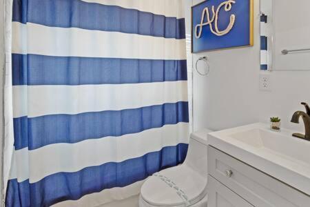 Hot Tub By The Bay - 4bd 2ba *