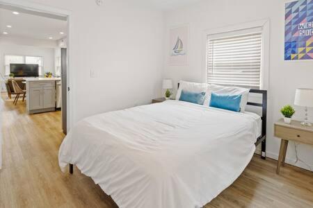 Hot Tub By The Bay - 4bd 2ba Holiday home