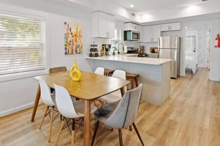 Hot Tub By The Bay - 4bd 2ba